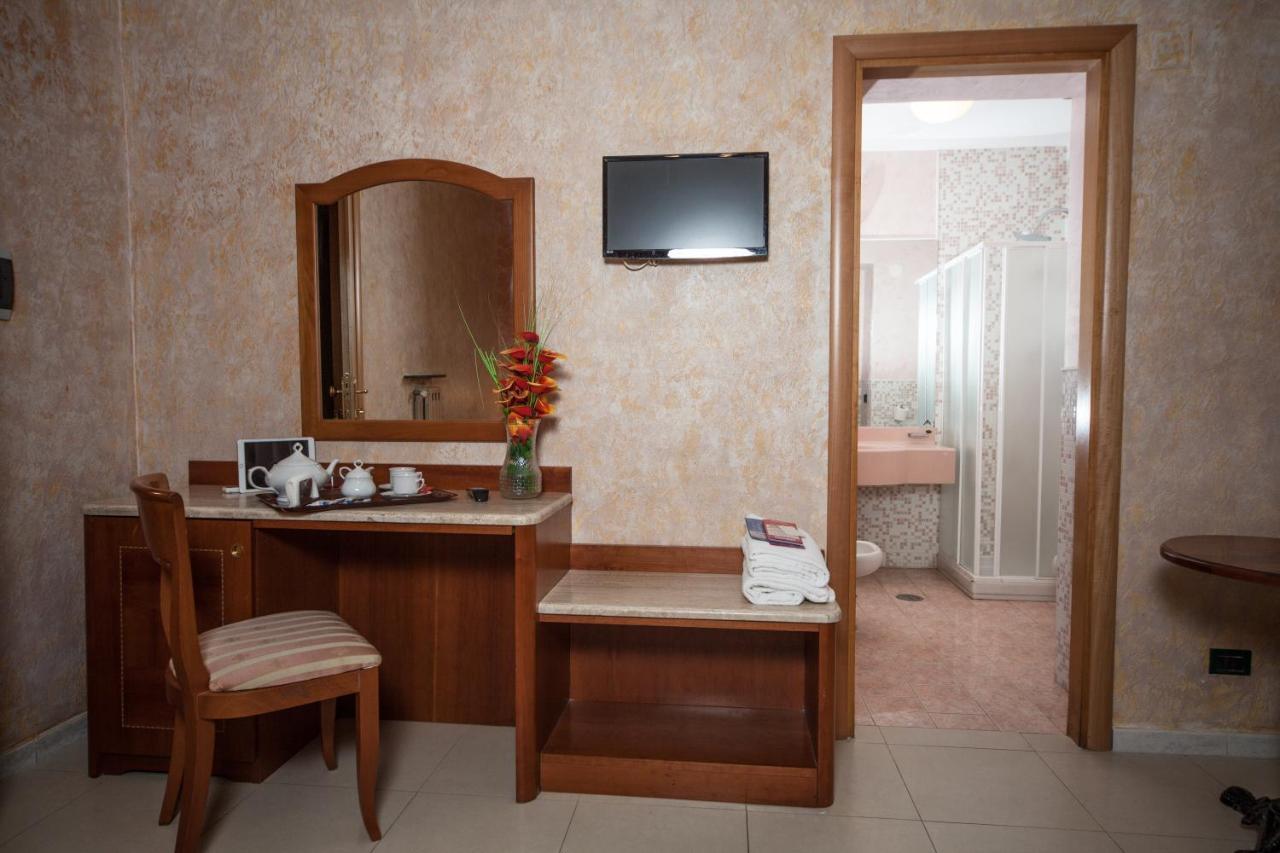 Hotel Cesare 14 Napoli Dış mekan fotoğraf